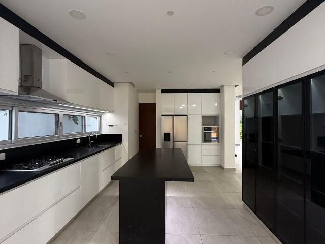 Casa moderna y elegante en Lagos del Sol