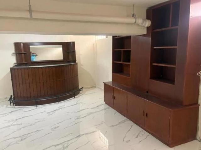 Casa modernizada en venta en Las Águilas con jardín