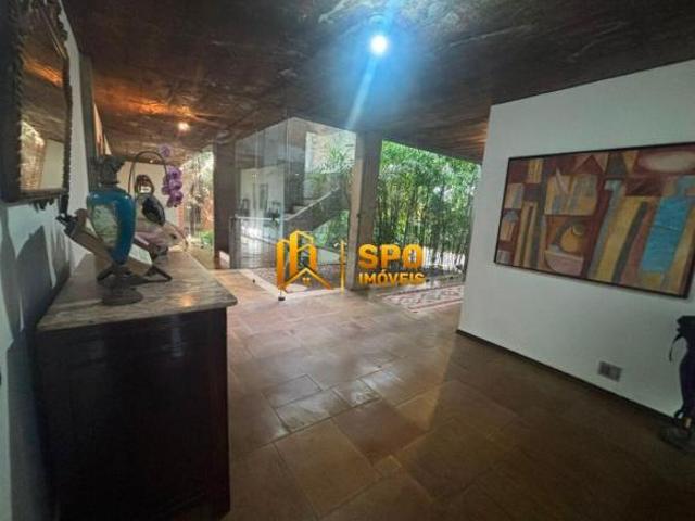 Casa modernista no Jardim Guedala próximo ao Parque Alfredo Volpi