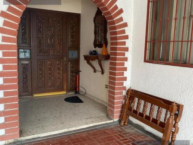 Casa modificada en 6 departamentos
