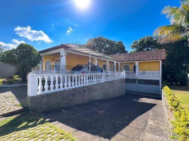 Casa Monumental com 656m² e pomar privativo