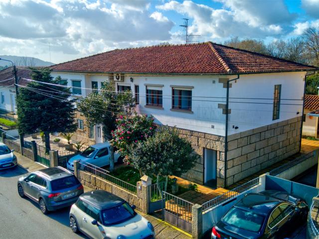 Casa / Moradia geminada à venda em Rua Santa Luzia 33, Valen. 455m² Valença
