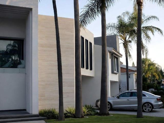 Casa Nueva Moderna en Venta o Renta en Puerta de Hierro Andares