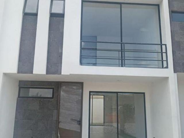Casa Nueva a estrenar en coto privado a 2 minutos de periférico