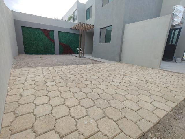 Casa Nueva al Oriente, Fracc. Cerrado en Villa de las Perlas
