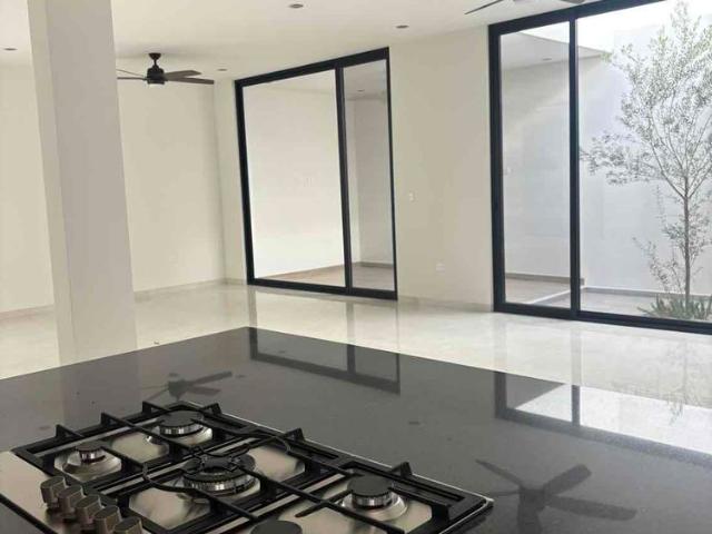 CASA NUEVA AMPLÍA CON 3 RECÁMARAS CON VESTIDOR Y BAÑO AIRES ACONDICIONADOS