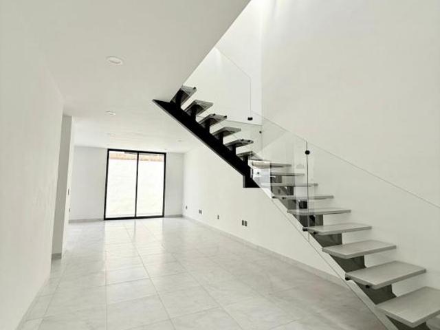 CASA NUEVA EN VENTA EN RINCONADA SANTA FE II, CERCA DE IBERO 248M2