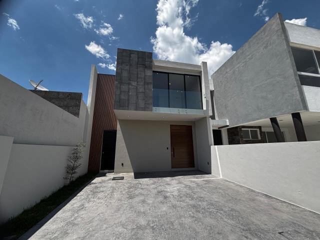 Casa Nueva con 3 Rec?maras con closet y ba?o y cochera para 2 autos