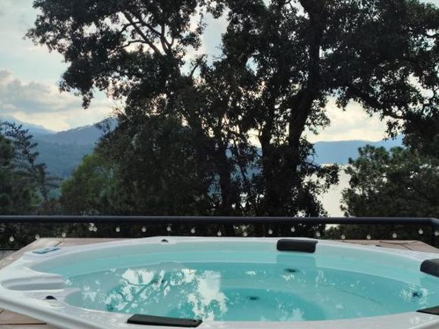 Casa nueva con vista al lago en Avándaro