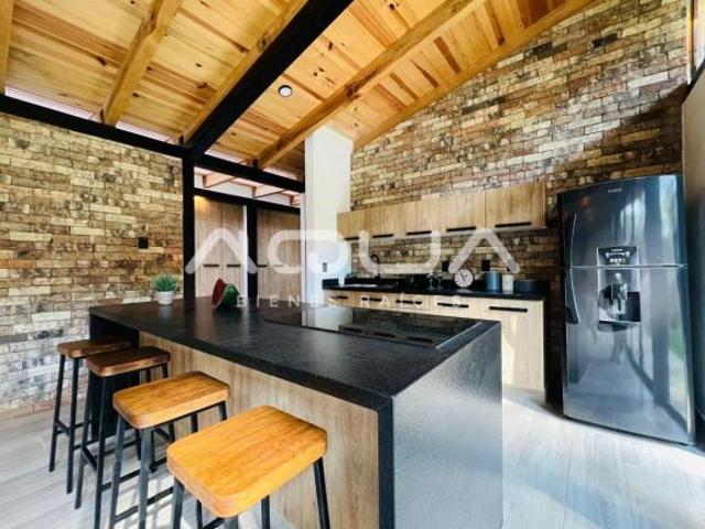 CASA NUEVA CON VISTAS AL BOSQUE