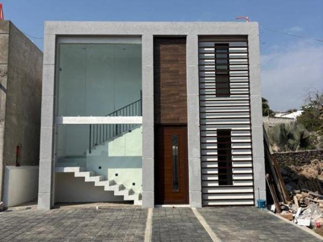 CASA NUEVA CON ALBERCA VIGILANCIA LOMA SERENA.!