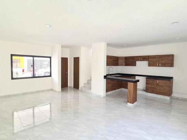 CASA NUEVA CON AMPLIO JARDIN SEGURIDA Y ALBERCA