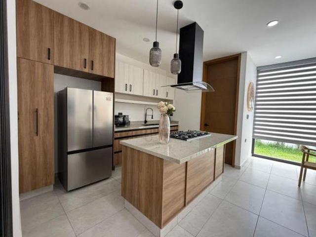 CASA NUEVA CON BUENOS ACABADOS EN VENTA EN LA ZONA COUNTRY DE VILLAHERMOSA