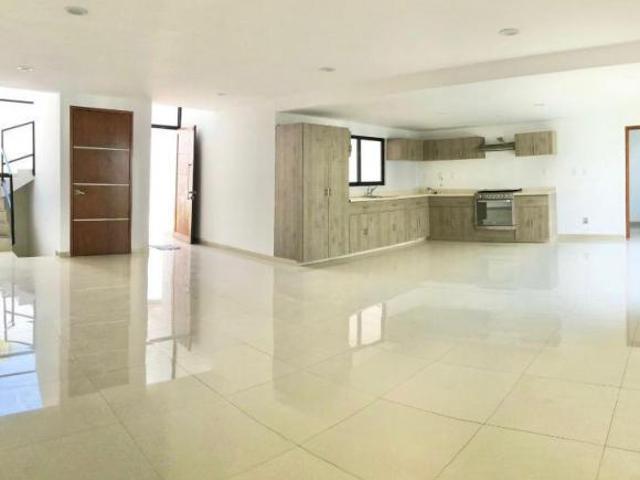 ULTIMA CASA NUEVA EN RESIDENCIAL A SOLO 5 MINUTOS DE TOLLOCAN EN EXCELENTE PRECIO VIGILANCIA 24/7