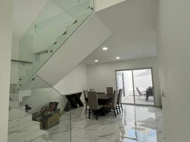CASA NUEVA CON RECAMARA EN PLANTA BAJA EN FRACC PRIVADO.