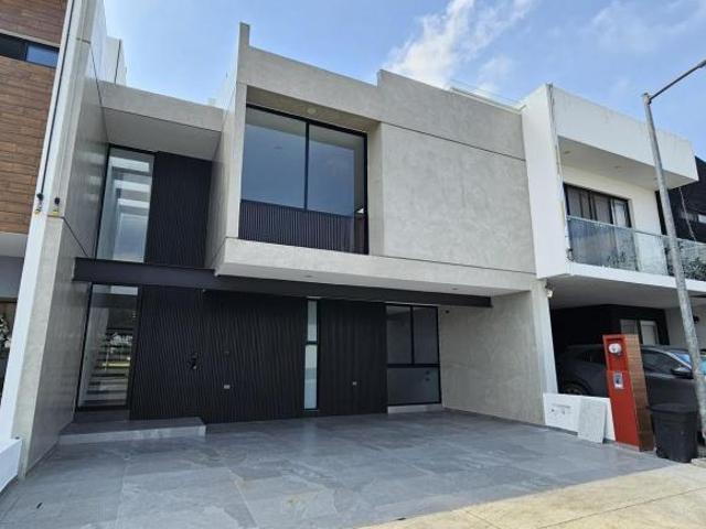 Casa nueva con recamara en planta baja en residencial haciendas