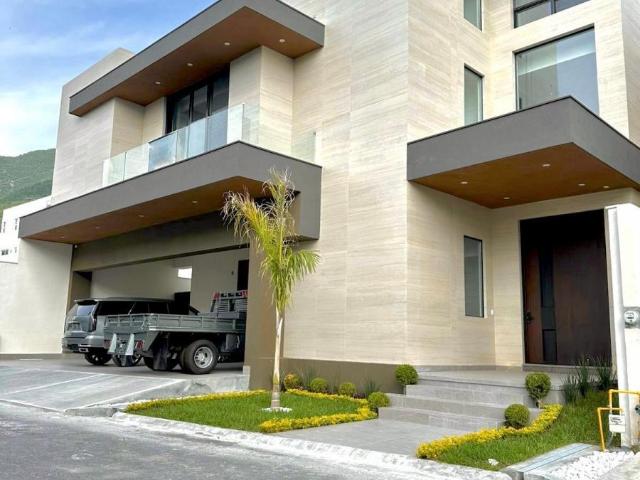 Casa Nueva de Lujo en Club de Golf La Herradura ? Dise?o Contempor?neo