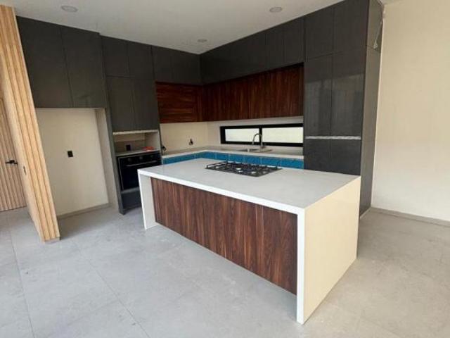 Casa nueva de un nivel en venta en Delicias Cuernavaca, zona dorada. En privada con reja