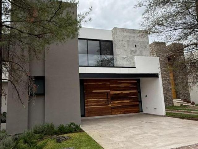 Casa nueva de 4 recámaras en la Campiña del Bosque
