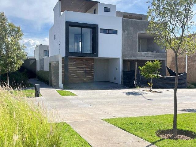 Casa Nueva en Alva Residencial, Coto 3 – Capital Norte
