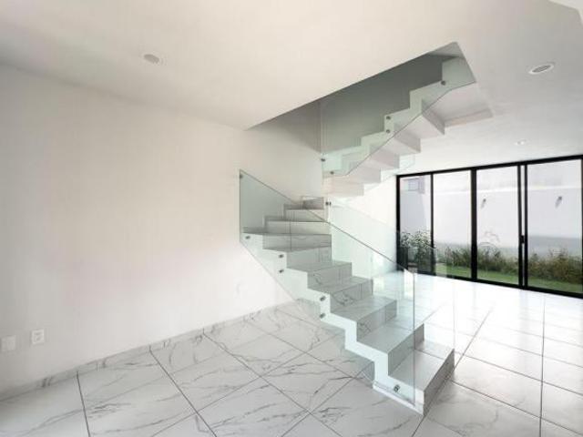 Casa Nueva en Capital Norte con Roof Garden y Estudio | 3 Recámaras
