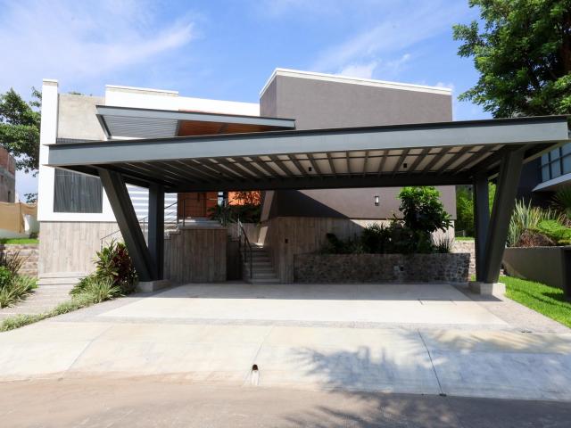 Casa Nueva en Condominio Altozano Colima