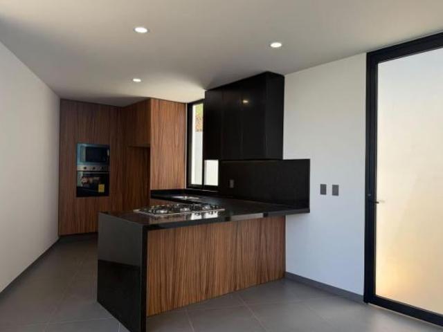 CASA NUEVA EN ESQUINA CON GRAN DISEÑO MODERNISTA EN VENTA, ZONA ITESO, DENTRO DE PERIFÉRICO