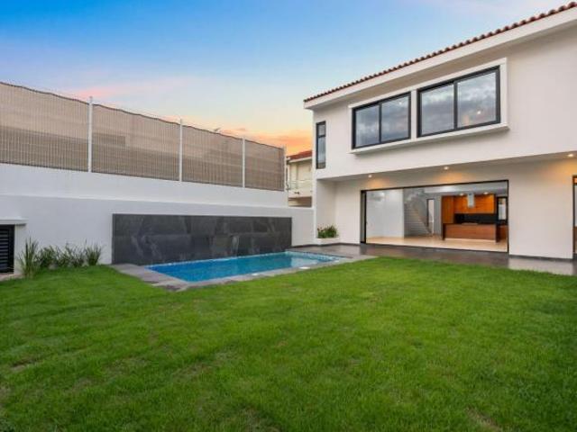 Casa Nueva en Fluvial Vallarta 4 recamaras 4.5 baños – 343m2