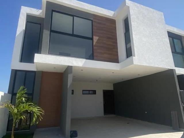 CASA NUEVA EN PUNTO LOMAS