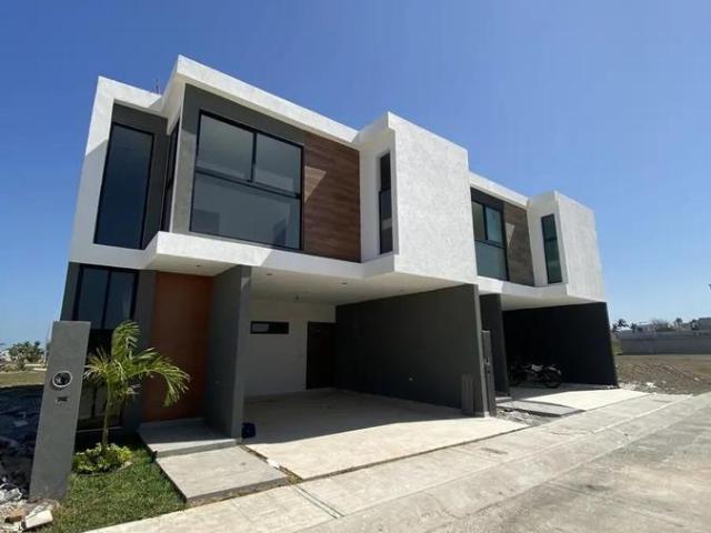 CASA NUEVA EN PUNTO LOMAS