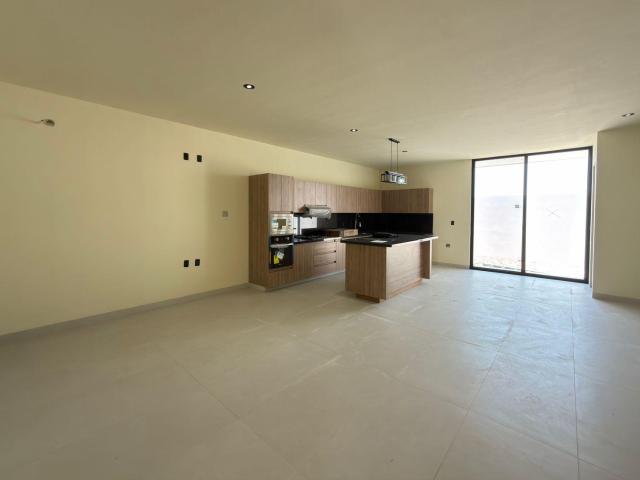 CASA NUEVA EN RENTA MAYORCA RESIDENCIAL LEON GTO ZONA SUR.PRIVADA CON ALBERCA, GYM Y ?REAS VERDES