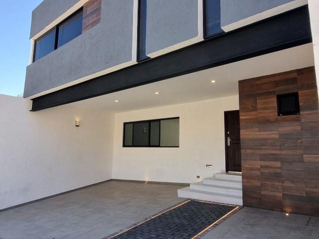 casa nueva en renta en fraccionamiento privado, acabados de lujo