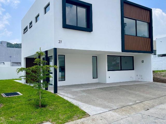 Casa Nueva en Renta en Los Robles — Coto Bonsái
