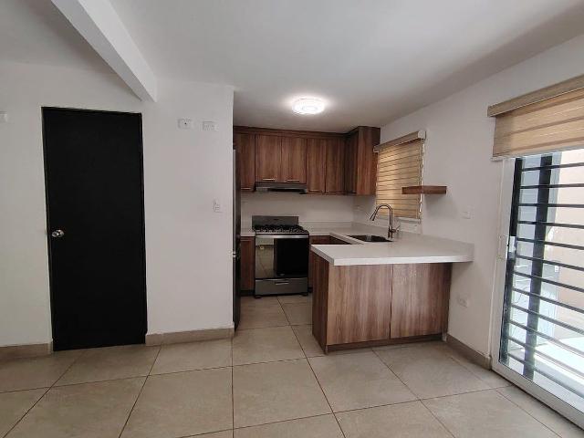 Casa Nueva en Renta, en Privada. Tres Recamaras. Ampliación Guaycura