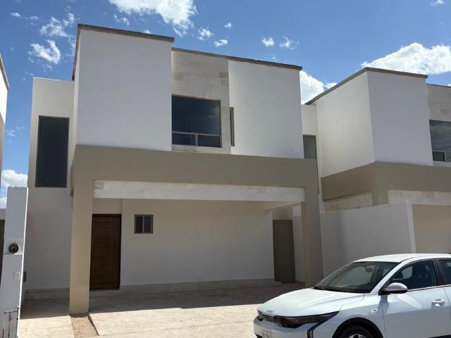 Casa nueva en renta en Zona Viñedos