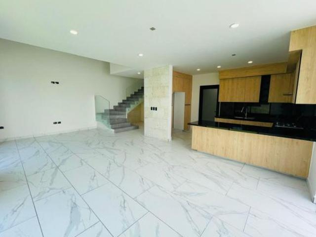 Casa nueva en Residencial Lombardía con terraza en planta baja y doble altura – 3 recámaras