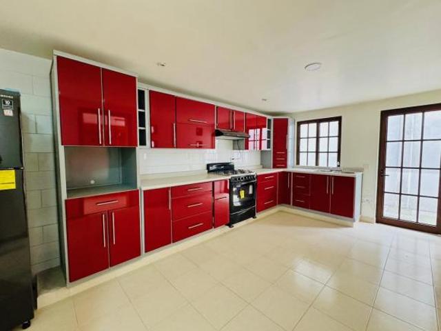 Casa nueva en Tenango del Valle: 3 recámaras, 288 m² y equipada