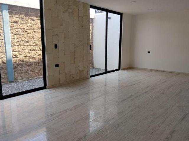 Casa nueva en venta atrás de Plaza San Diego