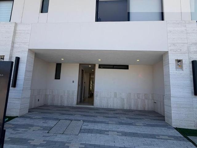 Casa nueva en venta a precio de Pre venta Eje Metropolitano