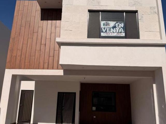 CASA NUEVA EN VENTA AL ORIENTE