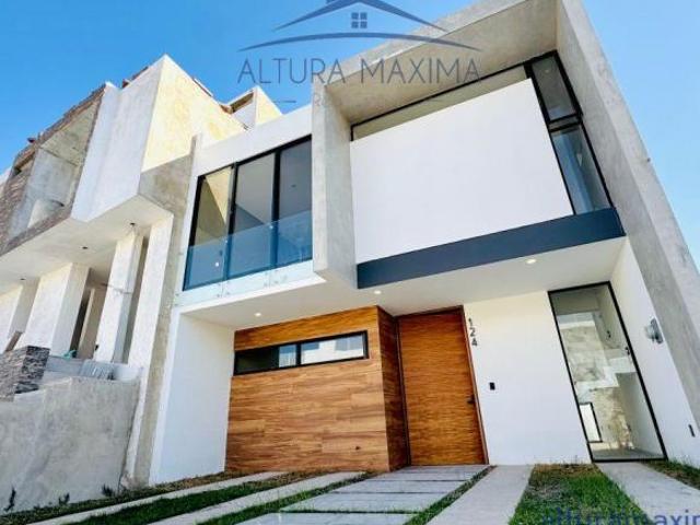 Casa Nueva en Venta Capital Norte Coto Grand Zapopan