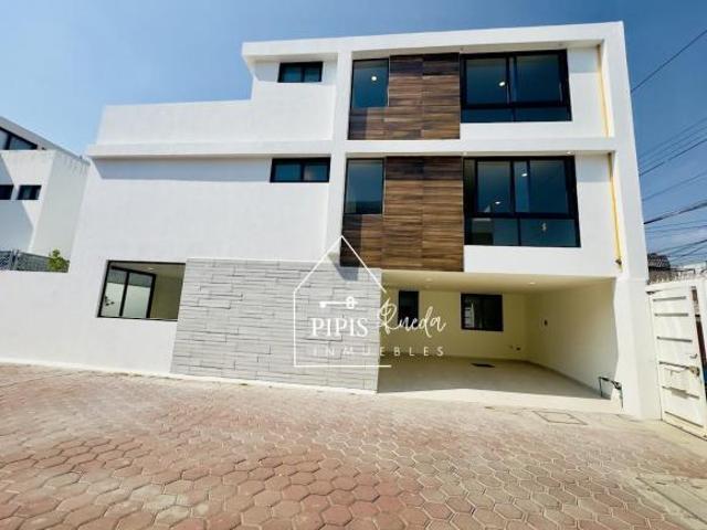 Casa nueva en venta con opcion a 5 recamaras a una calle de Forjadores Puebla