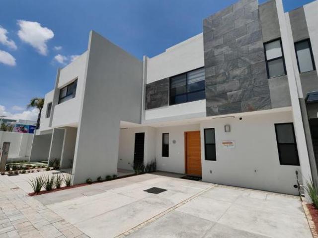 Casa nueva en Venta Con roof Garden jardín en fraccionamiento en lomas de Angelópolis III, Puebla