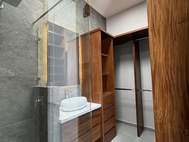Casa Nueva en Venta de Lujo en Punto Sur Elite a 2 Min de La Plaza Punto Sur