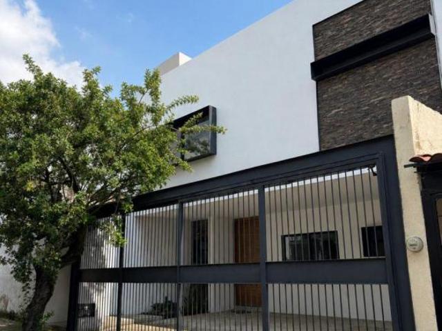 Casa nueva en venta en Altamira, Zapopan | 4 recámaras y roof garden