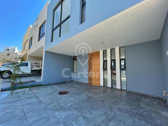 Casa Nueva en Venta en Capital Norte / Valle Imperial, Zapopan Jalisco