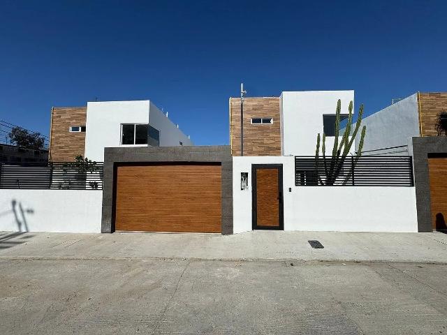Casa Nueva en Venta en Col. Francisco Villa | Amplio Terreno + Ubicación Céntrica