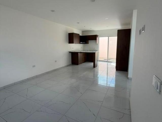 Casa nueva en venta en el Fraccionamiento Altamira, cercano al Blvd. Rio Grande 4