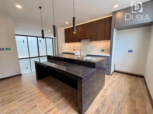 Casa Nueva en Venta en Fraccionamiento La Finca, Las Ánimas
