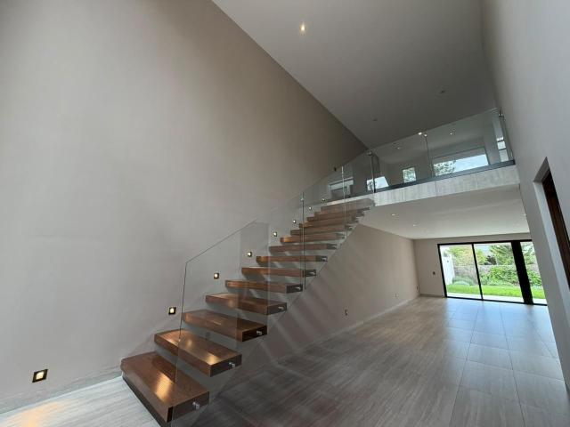 CASA NUEVA EN VENTA EN LA CAMPI?A DEL BOSQUE ZONA NORTE. CON REC?MARA EN PLANTA BAJA